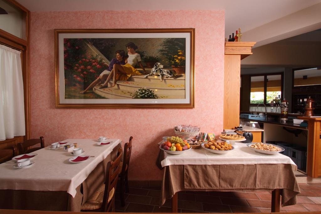 Hotel Ristorante La Bilancia Loreto Aprutino Exterior foto
